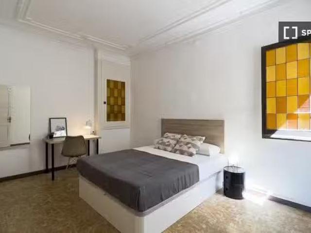 Nuevo Se alquila habitación en piso de 11 habitaciones en Barc.