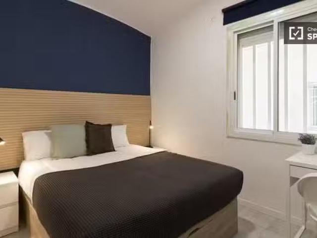 ¡En alquiler! Se alquila habitación en piso de 4 dormitorios e.