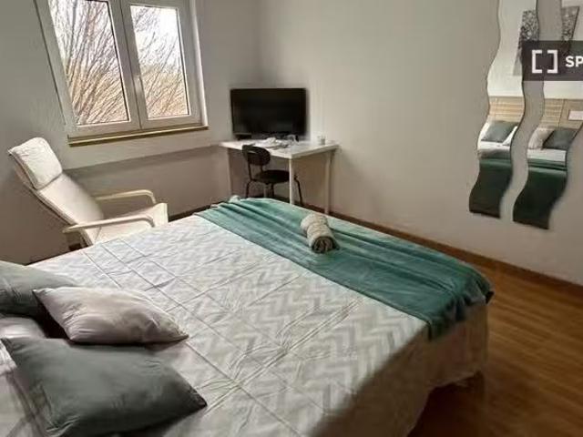 Nuevo Se alquila habitación en piso de 4 dormitorios en Madrid