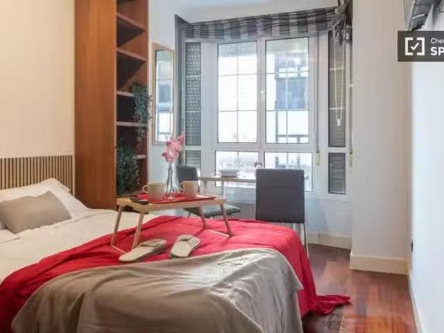 Barato Se alquila habitación en piso de 5 habitaciones en Madrid