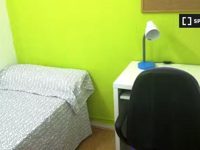 ¡En alquiler! Se alquilan habitaciones en apartamento de 11 ha.