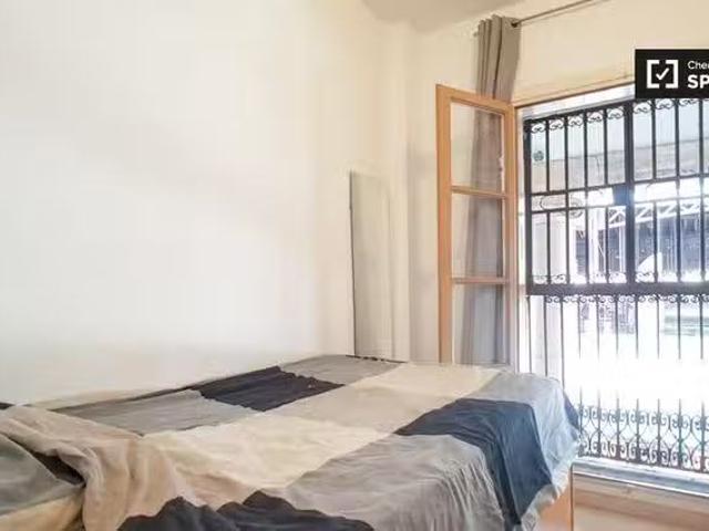 ¡Renta! Se alquilan habitaciones en apartamento de 4 dormitori.