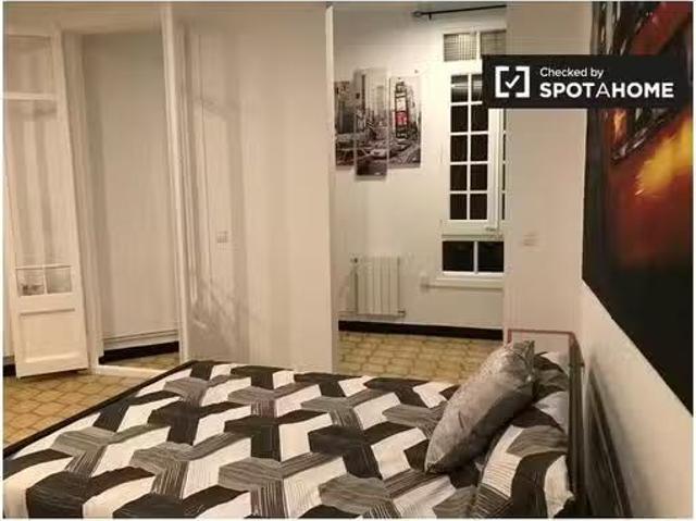 Único Se alquilan habitaciones en un apartamento de 5 dormitor.