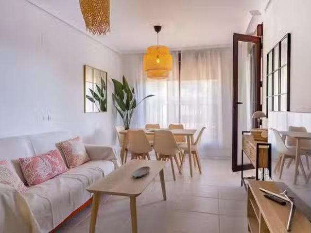 ¡Recién llegado! Piso de 2 habitaciones en Almeria