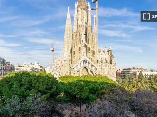 ¡En alquiler! Piso en alquiler de 4 habitaciones en La Sagrada.