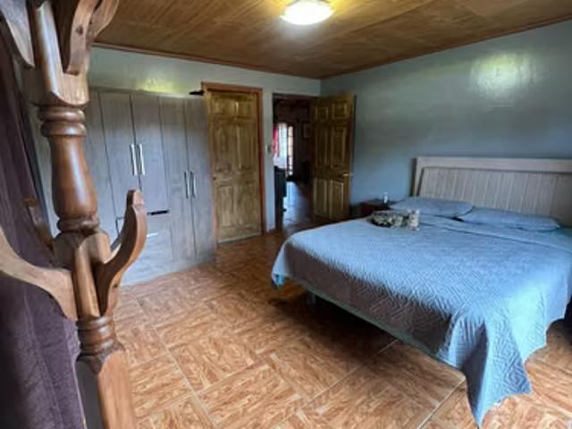 Oferta Vendo amplia casa 140/1.123 Paine viluco | 4 dormitorios por 250000. 00 en Paine