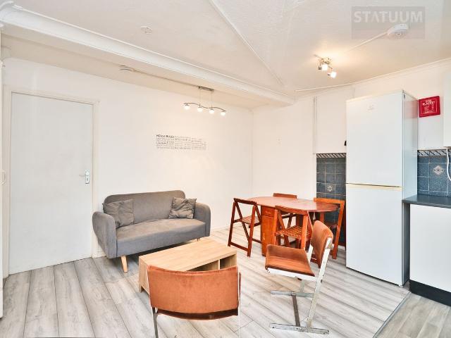 Off Burdett Road, Mile End, London E3, 4 bed maisonette to rent, £3,500 pcm | PrimeLocation