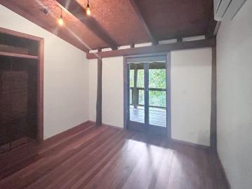 Off Grid Tree House for Rent