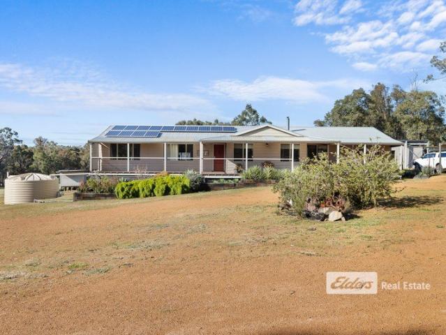 Off grid acreage living, close to convenience