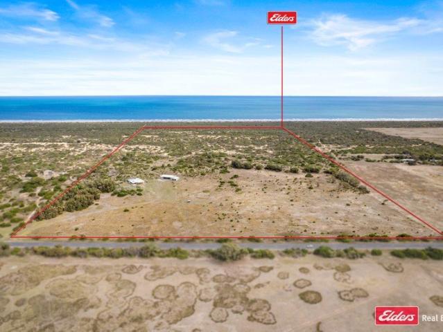 Off Grid Living on Expansive Acreage Lifestyle Meets Opportunity!