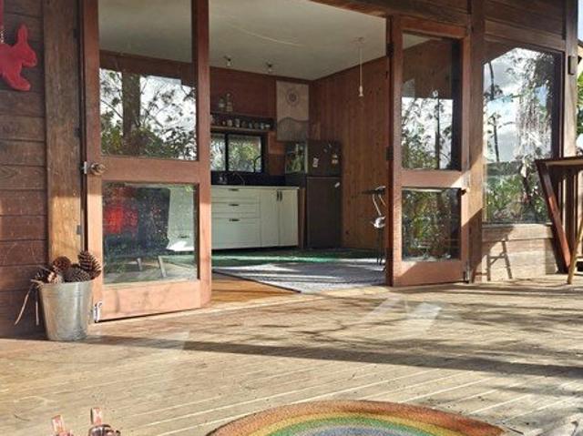 OFF GRID SANCTUARY, Modern Cottage, Guest Pod and land