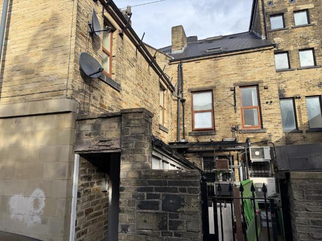 Off Otley Road, Shipley BD18 Flat to rent £600 pcm £138 pw