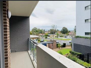 Modern 2 Bed Apartment with Balcony, Rooftop Garden & Prime Location