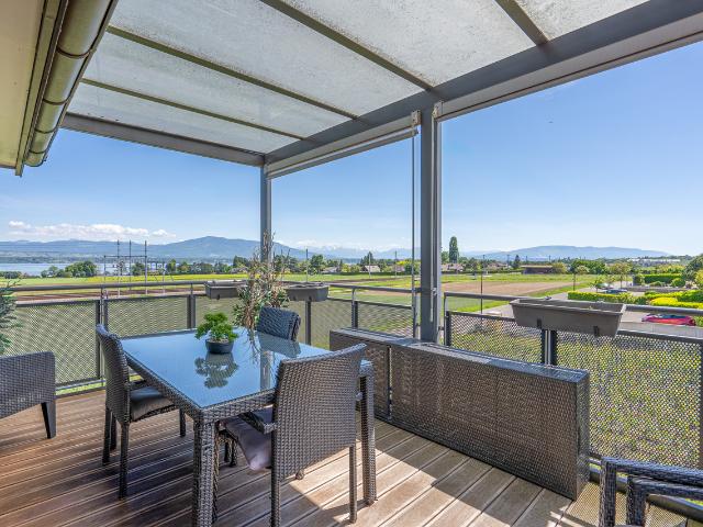 OFF MARKET! Aussergewöhnliches Duplex mit Seeblick
