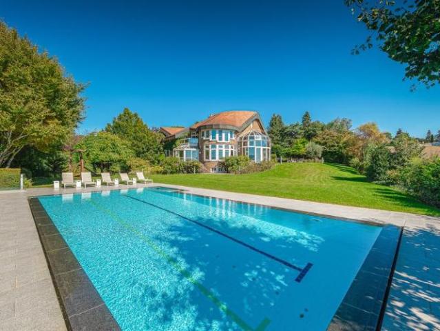 OFF MARKET Sublime Architektenvilla vor den Toren Lausannes