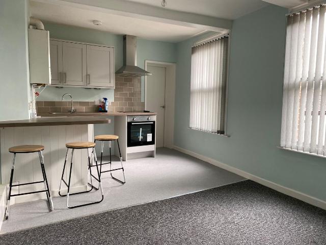 Off St John Street, Ashbourne DE6, 2 bed flat to rent, £750 pcm | PrimeLocation