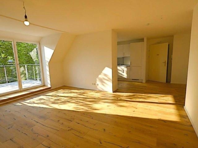 Offen gestaltete DG Wohnung mit herrlichem Ausblick und Einbauküche!