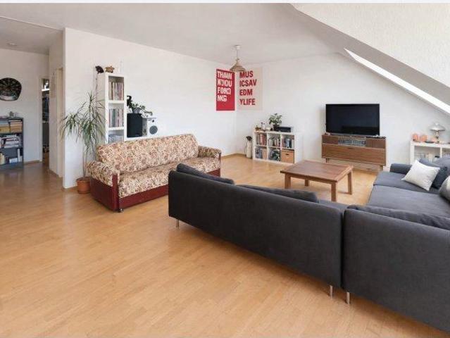 Offenbach Rosenhöhe: 3 Zimmer Wg. mit Balkon und 2 Stellplätzen