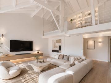 Offene Architektur mit grossem Grundstück