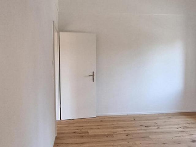 offene, grosszügige 3.5 Zimmer Wohnung mit Blick ins Grüne