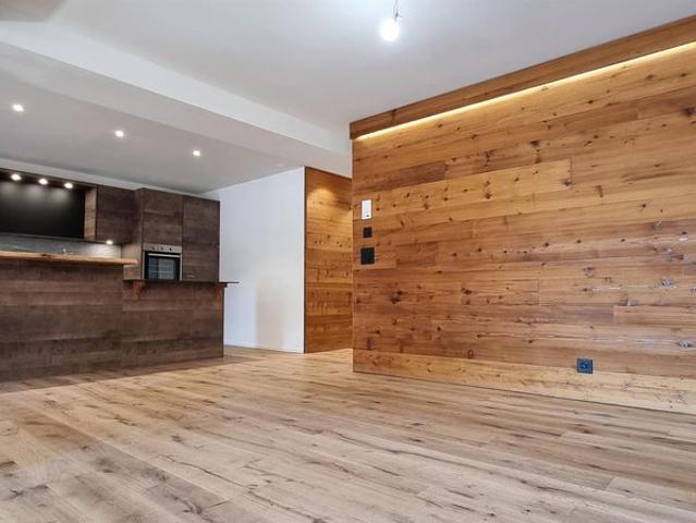offene, grosszügige 3.5 Zimmer Wohnung mit Blick ins Grüne