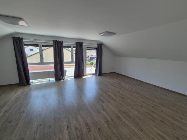 Offene Dachgeschosswohnung in ruhiger Umgebung