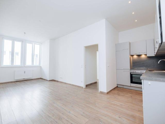 OFFENE WOHN KÜCHE I SCHLAFZIMMER MIT BEGEHBAREN KLEIDERSCHRANK I BADEWANNE I INNENSTAD LAGE I PROJEKT WOHNEN