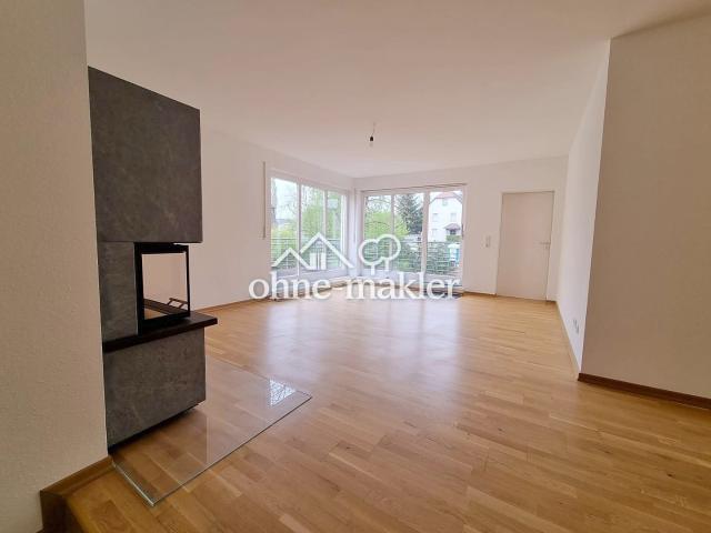Offenes Wohnen auf zwei Ebenen: 2,5 Zimmer Wohnung mit 25 m² Süd West Terrasse, Kamin & neuen Bädern