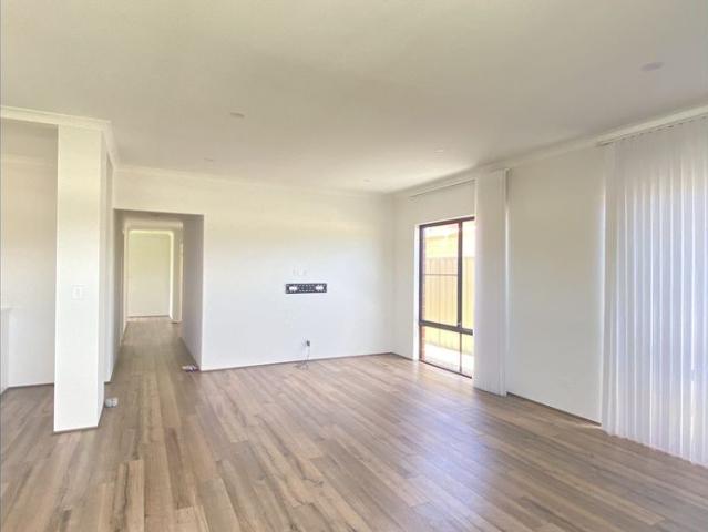 Offer as a 6 months' lease option only