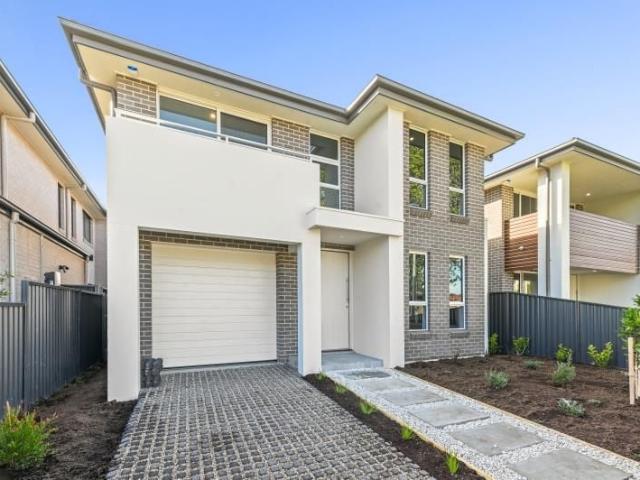 Offering this beautifully appointed freestanding 2 storey home. Fitted out with top quality finishes and appliances