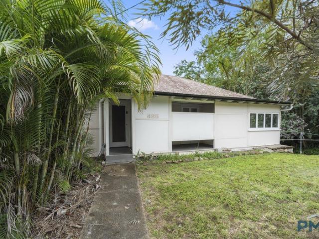 Offering comfortable living in a highly convenient Indooroopilly location