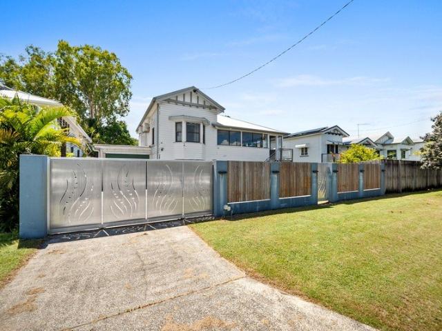 Offering High Returns for Investors | Flexible City Fringe Living | Space, Solar & Potential