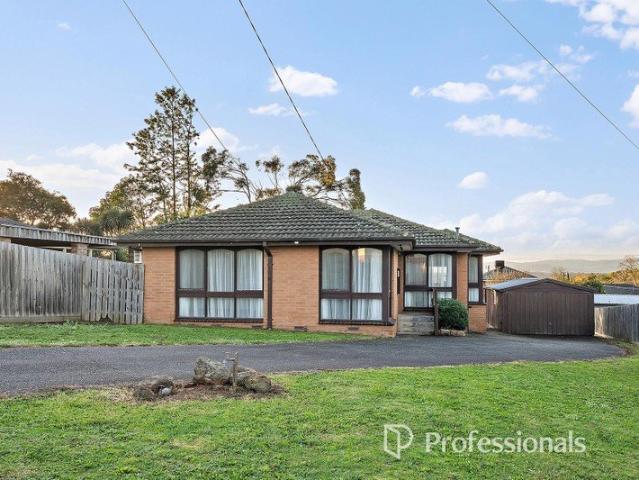 OFFERS CLOSING 3PM TUESDAY 30TH JUNE 2026 QUIET COURT LIVING WITH SPACE, VIEWS & CONVENIENCE