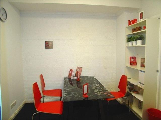 office 1 room itself, is approx. 11 sqm