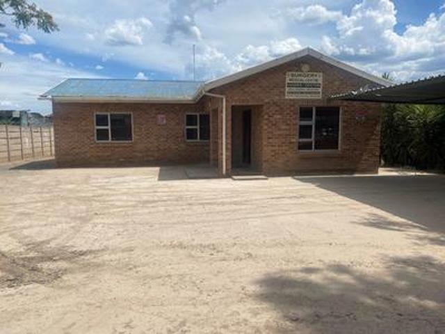 office building on the market at que.