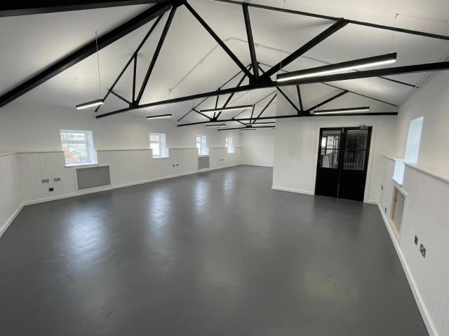 Office To Let in London, N16