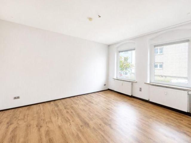 Offleben: 6 Zimmer Wohnung in der Hochparterre