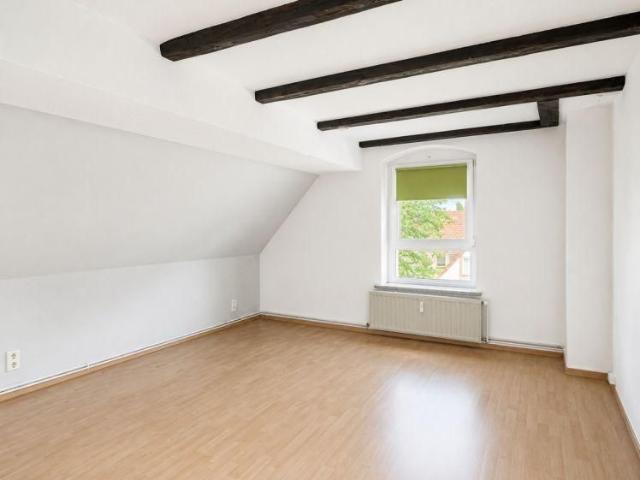 Offleben: Große 5 Zimmer Wohnung mit Balkon