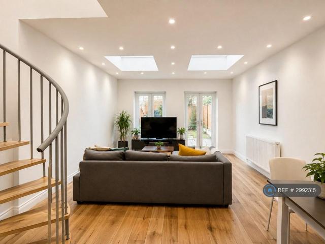 Offord Road, London, N1 2 bed flat to rent £3,399 pcm £784 pw