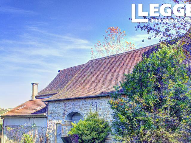 OFFRE ACCEPTÉE ENCLOS BÉARNAIS + GÎTE POUR 34 + SALLE DE RÉCEPTION + GRANGE + 8.5HA + ÉNORME POTENTIEL!