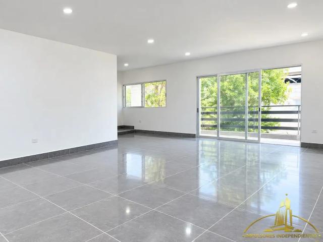 Oficina Nueva y Moderna EN RENTA | Frente a Área Verde | Listo para Estrenar
