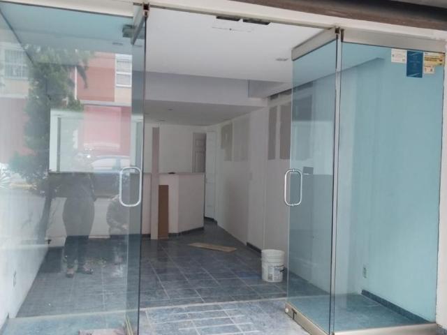 Oficina a pie de calle a 5 min del AICM 320M2 con bodega