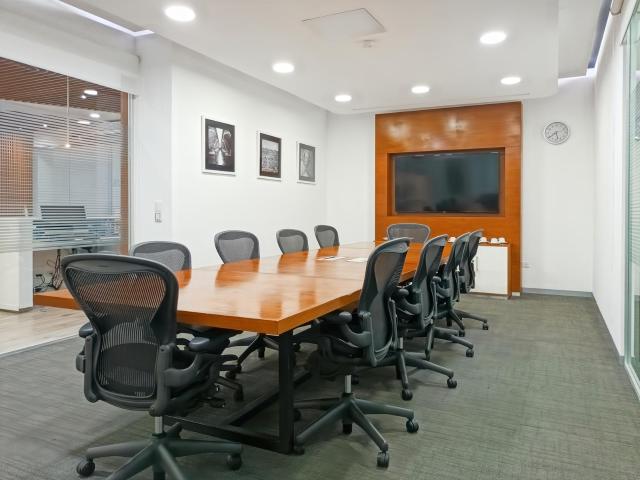 Oficina abierta en renta para 10 personas en Regus Convention Center
