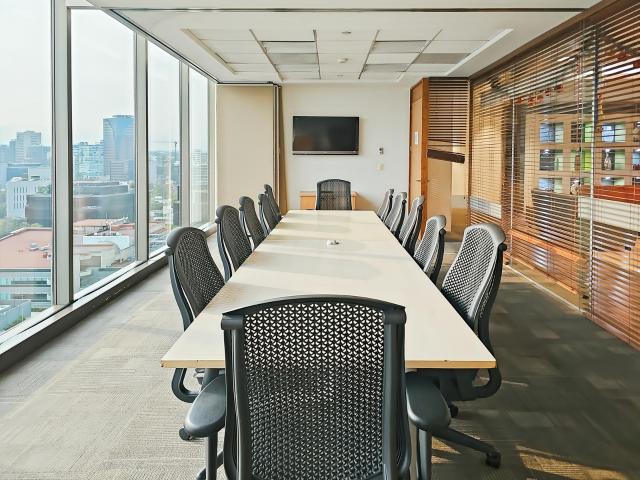 Oficina abierta en renta para 10 personas en Regus Palmas Torre Esmeralda II