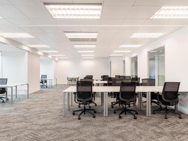 Oficina abierta en renta para 15 personas en Regus Convention Center