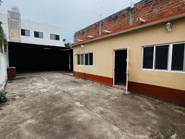 Oficina con bodega