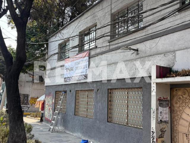 Oficina con Local Comercial en Renta