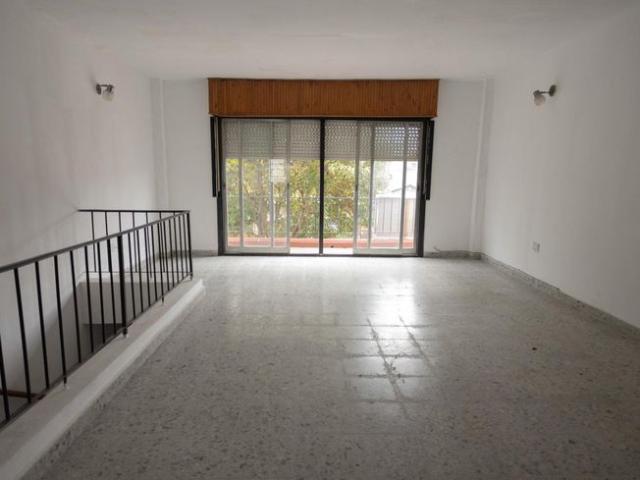 Oficina en Alquiler de 2 Ambientes en Martinez con Balcón y Patio