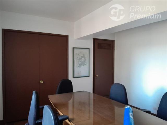 Oficina en Arriendo en Matías Cousiño con Moneda