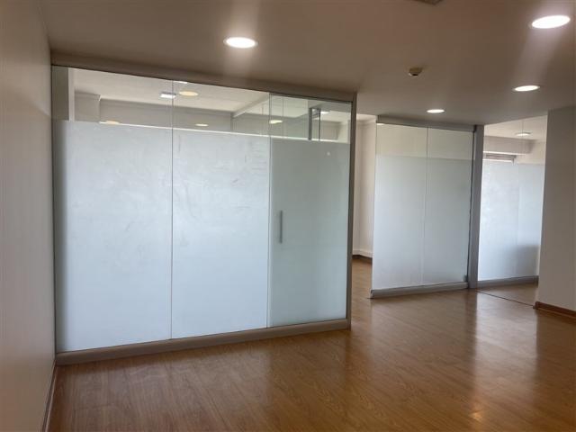 Oficina en Arriendo en Av. La Dehesa 1200